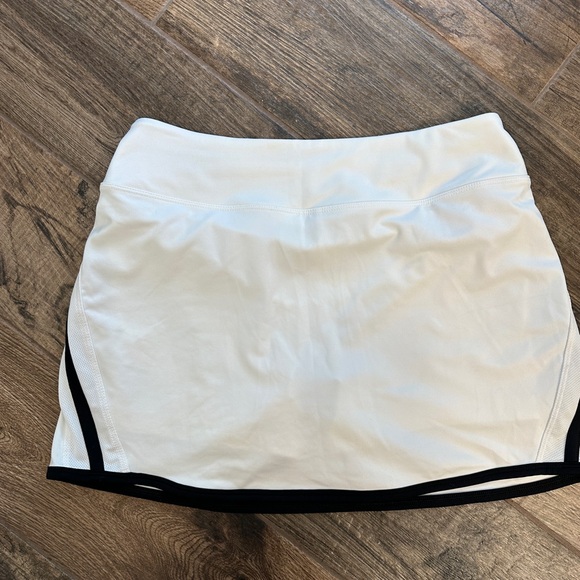 White Nike skort - Picture 4 of 5